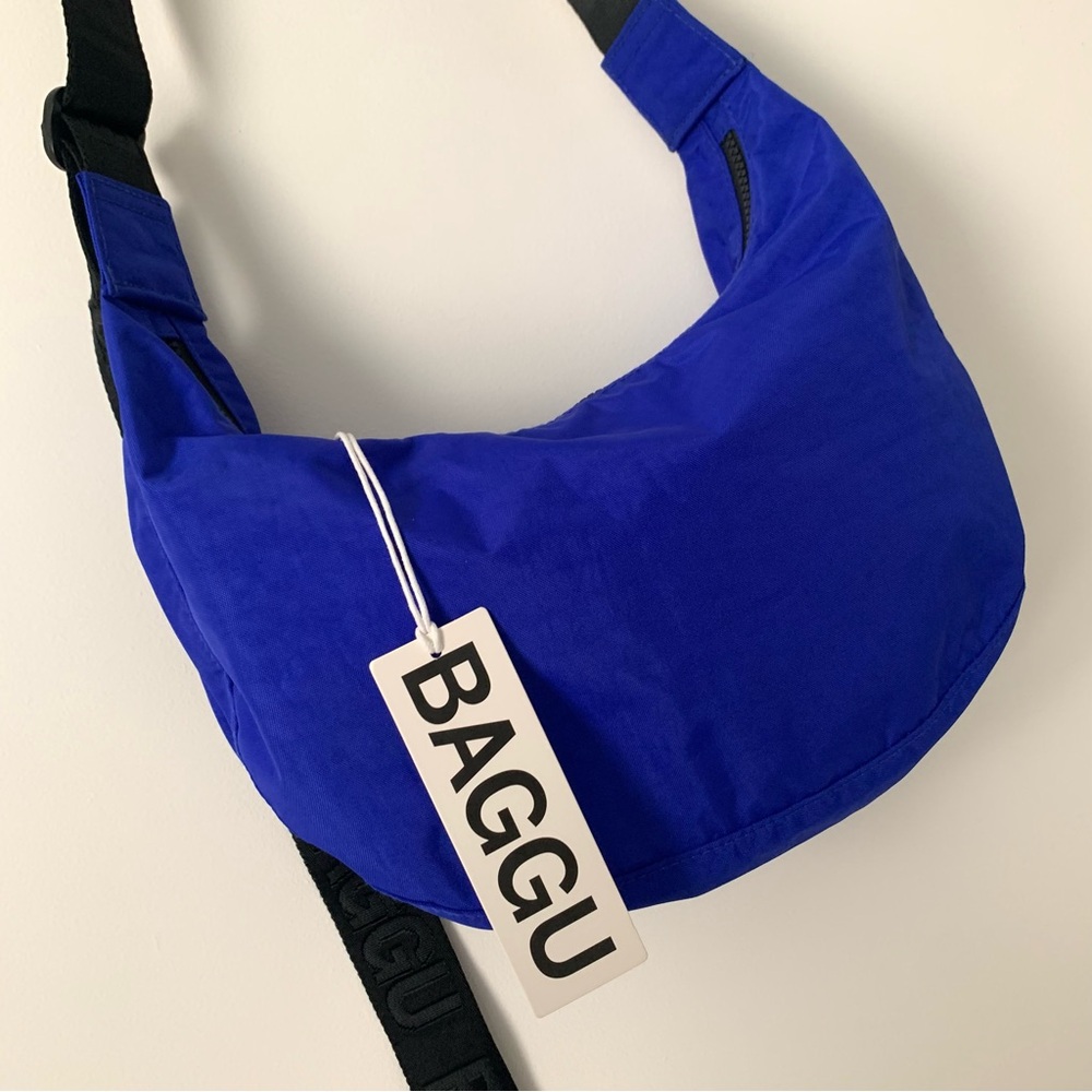 NWT BAGGU Lapis Medium Crescent Bag